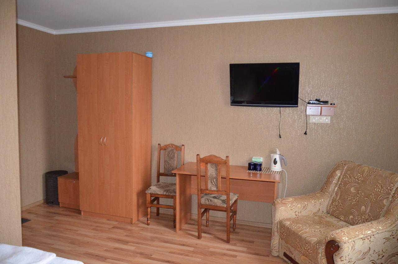 Atlant Hotel Ostroh Exterior photo